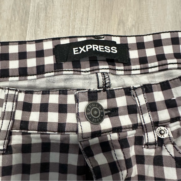 Express Shortie Stretch High Rise Black Gray White Print Shorts Sz 12 - Picture 3 of 5